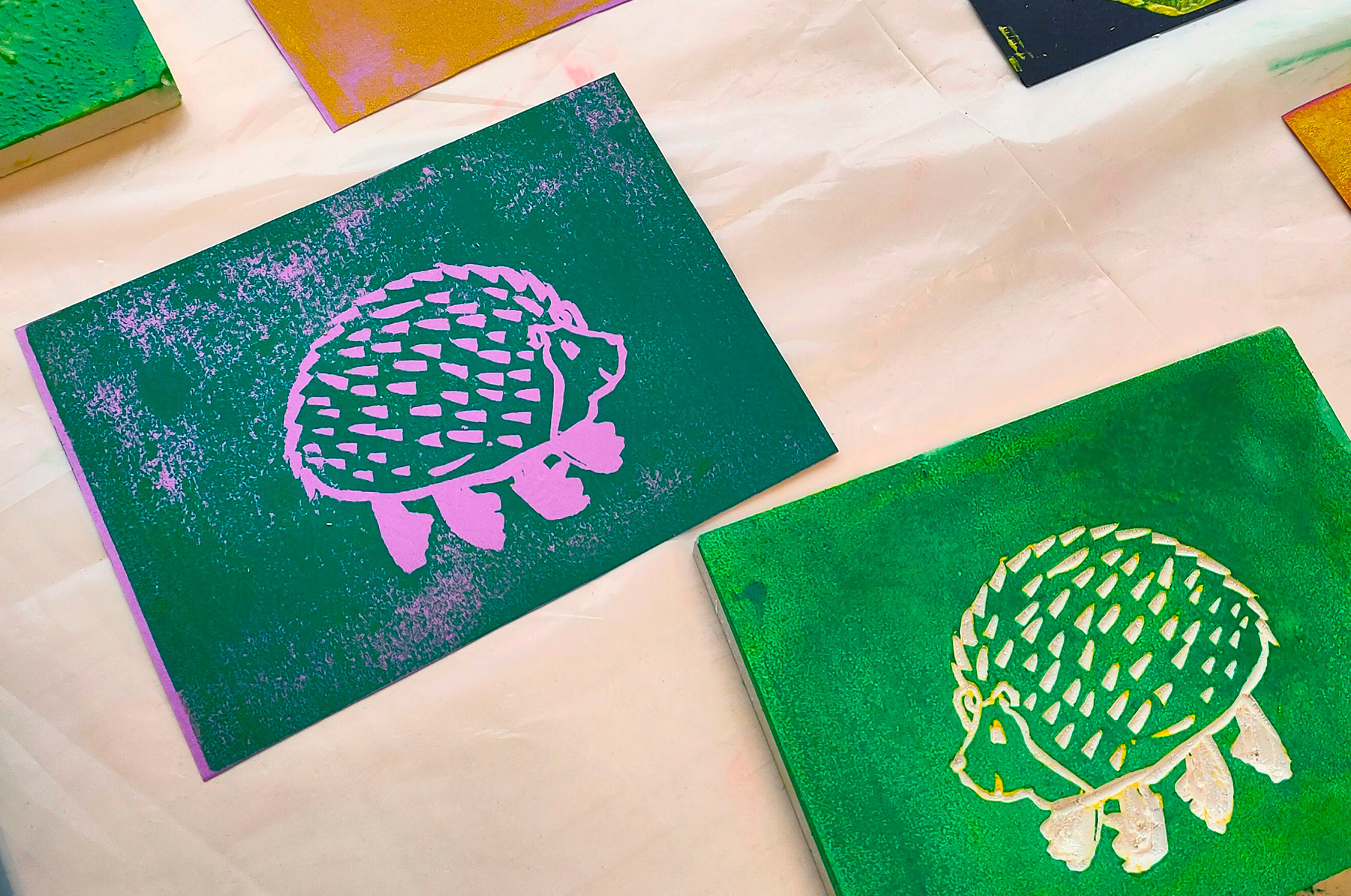 atelier créatif de gravure et d'impression pour les enfants et les familles