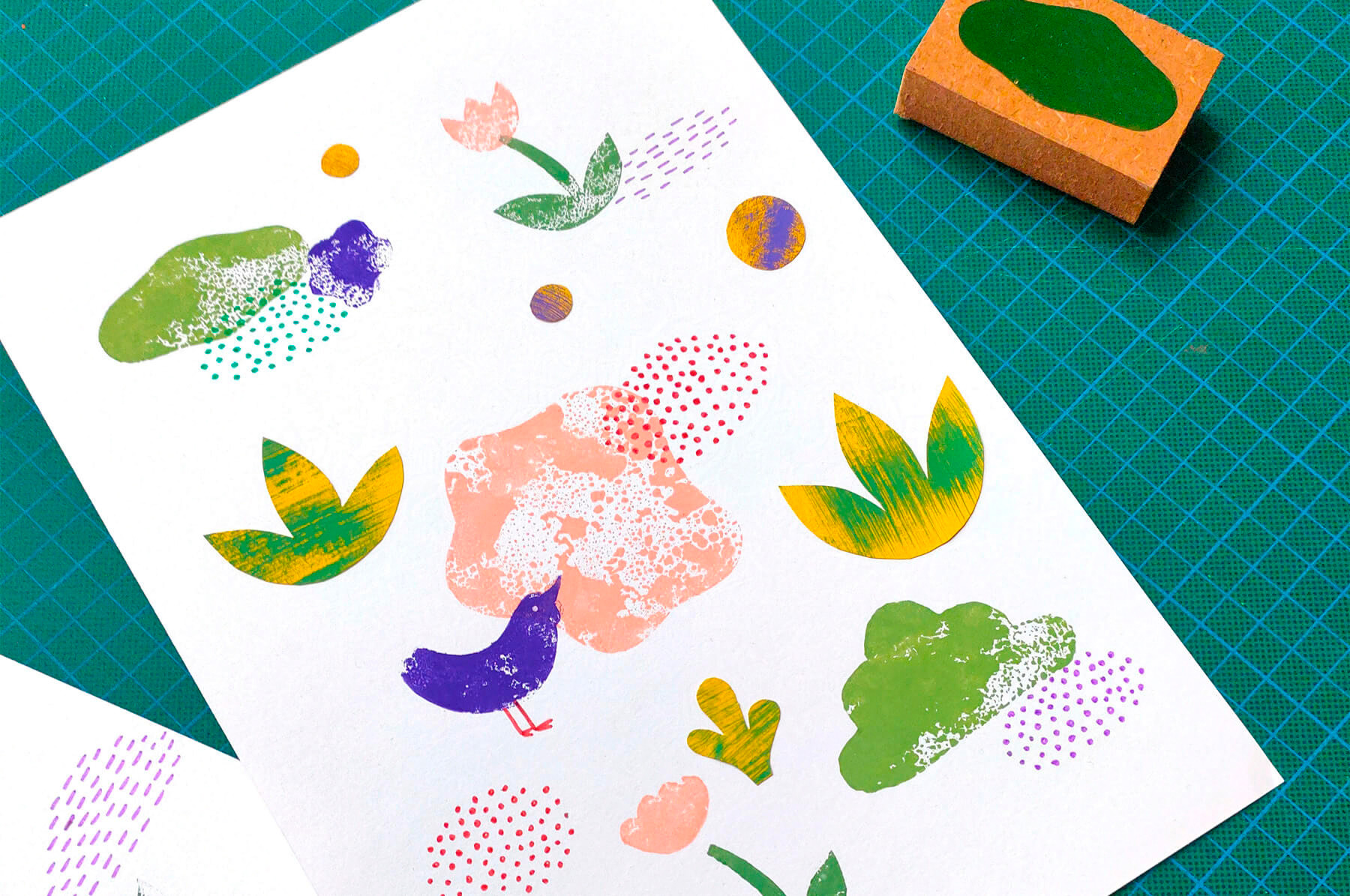 atelier créatif pour les maternelles avec des tampons, du papier découpé et des feutres en lien avec le livre jeunesse Petit bonhomme