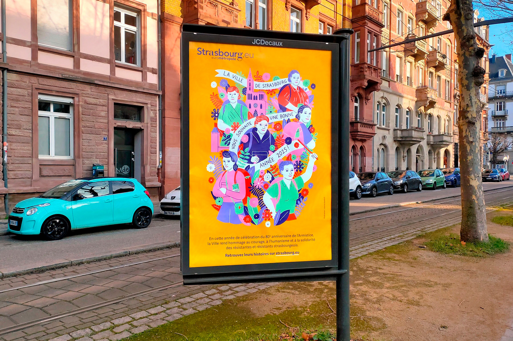 affiche illustrée dans la rue représentant des portraits de femmes résistantes pour la ville de Strasbourg