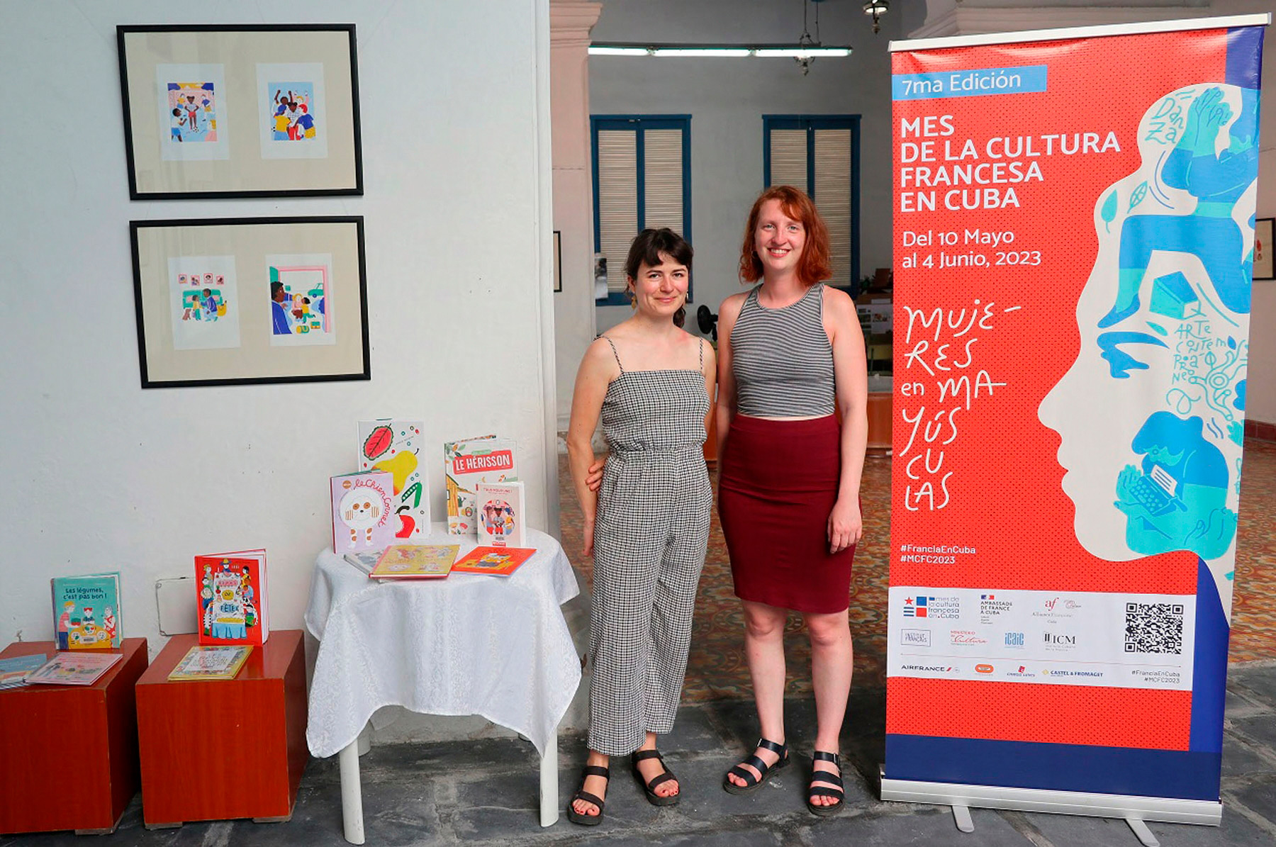 portrait d'Amélie Fontaine et Léonie Koelsch à la galerie d'art de Cuba pour le Mois de la culture française