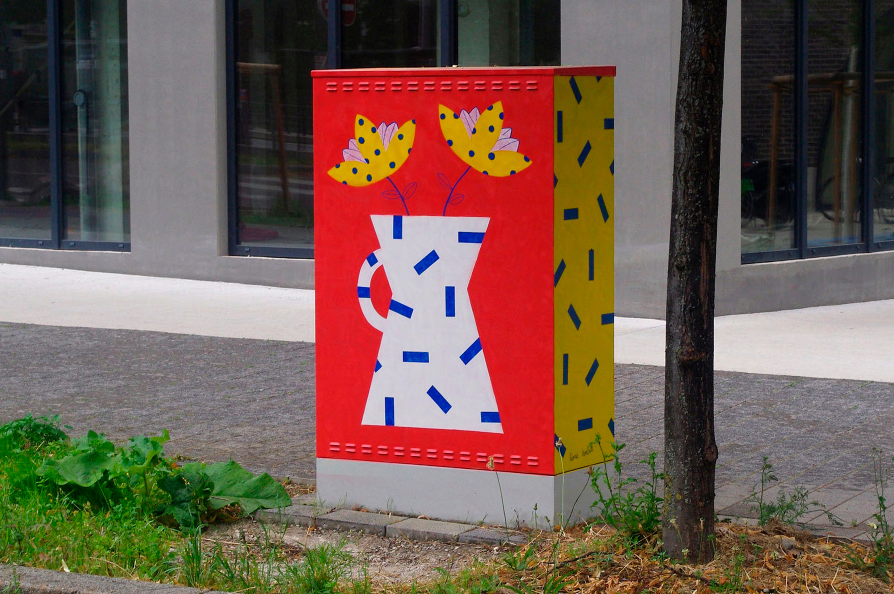 fresque extérieure représentant des fleurs dans les rues de Strasbourg