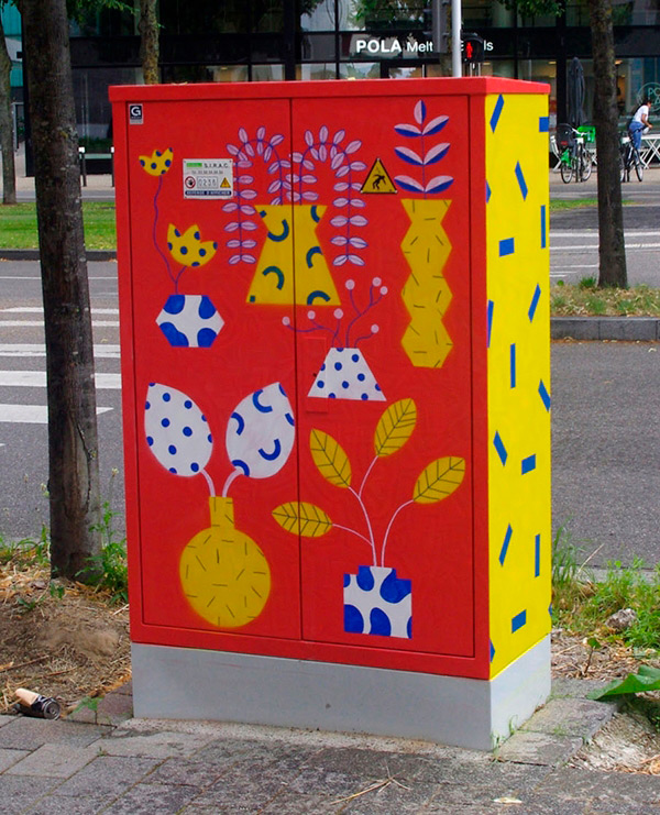 fresque murale extérieure représentant des fleurs pour l'association de street-art Colors Urban Art