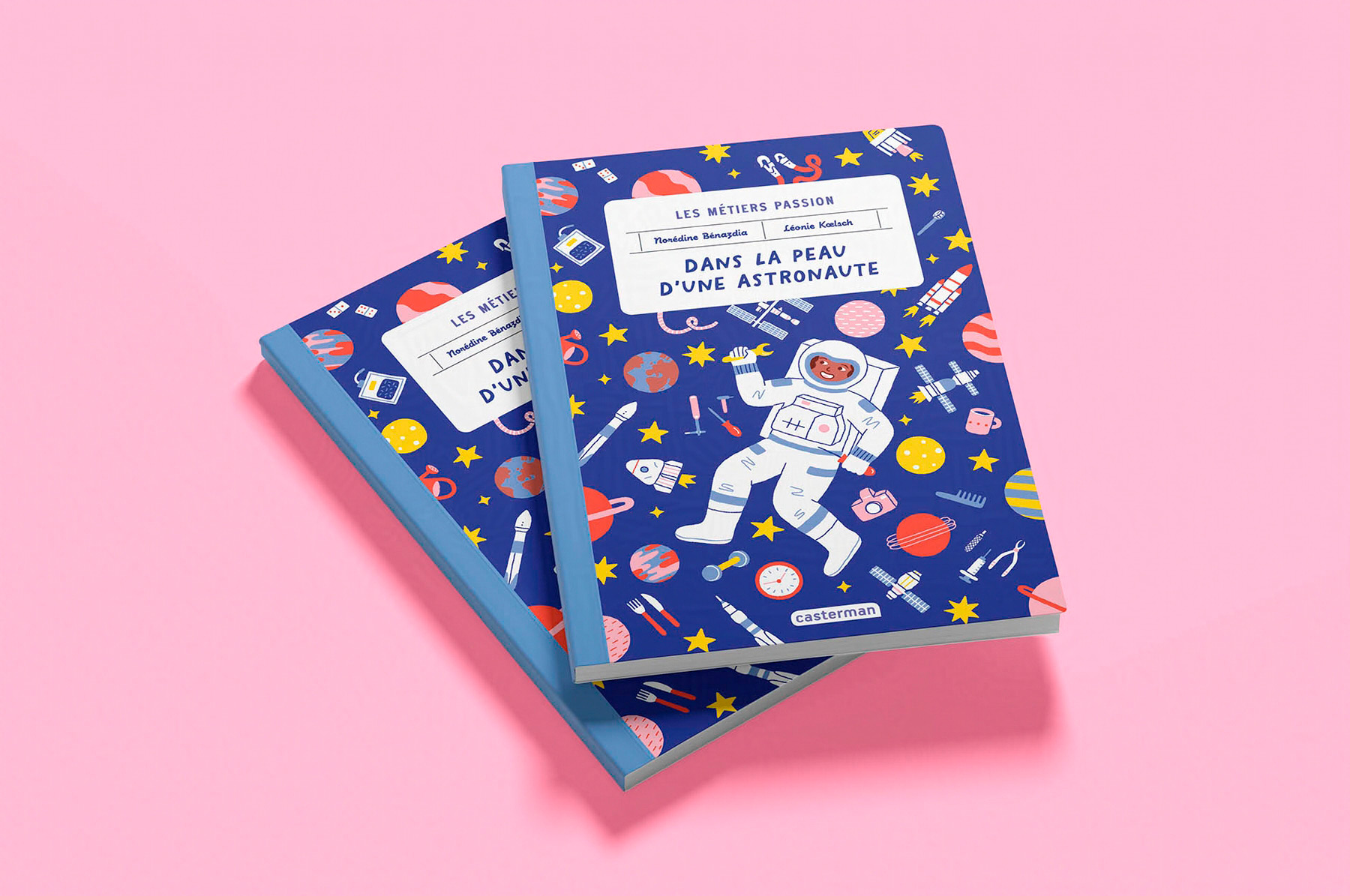 Couverture du livre documentaire jeunesse sur le thème de l'espace Dans la peau d'une astronaute paru chez les éditions Casterman